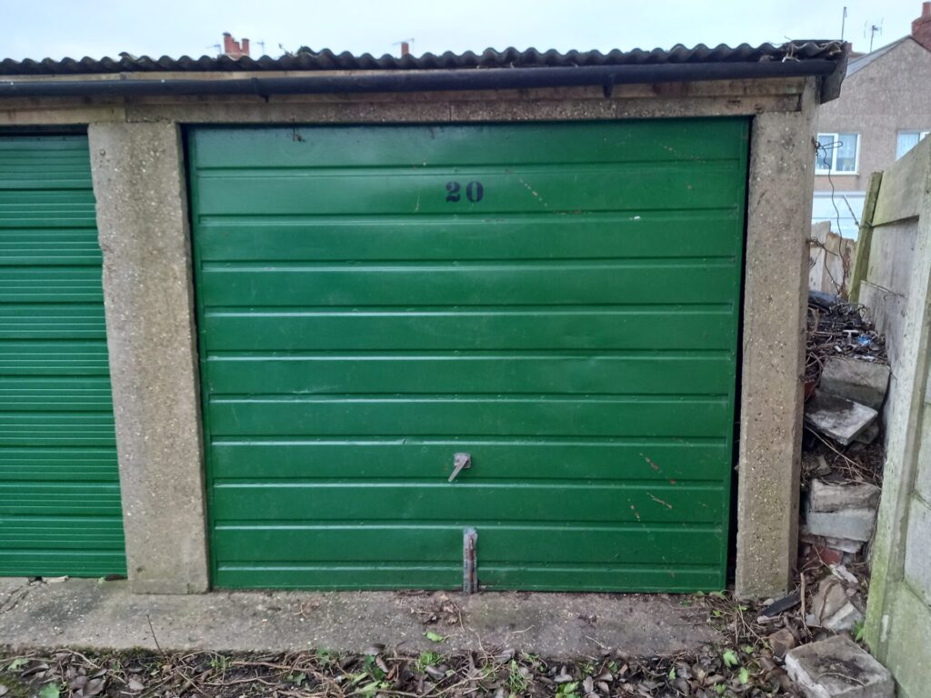 View full details for Garage 20 Carter Lane - Mansfield - Nottinghamshire - NG18